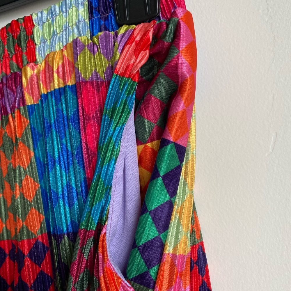 2-piece set Dressed in LALA Long Sleeve Plissé Set in Fun House Print - Picture 10 of 16